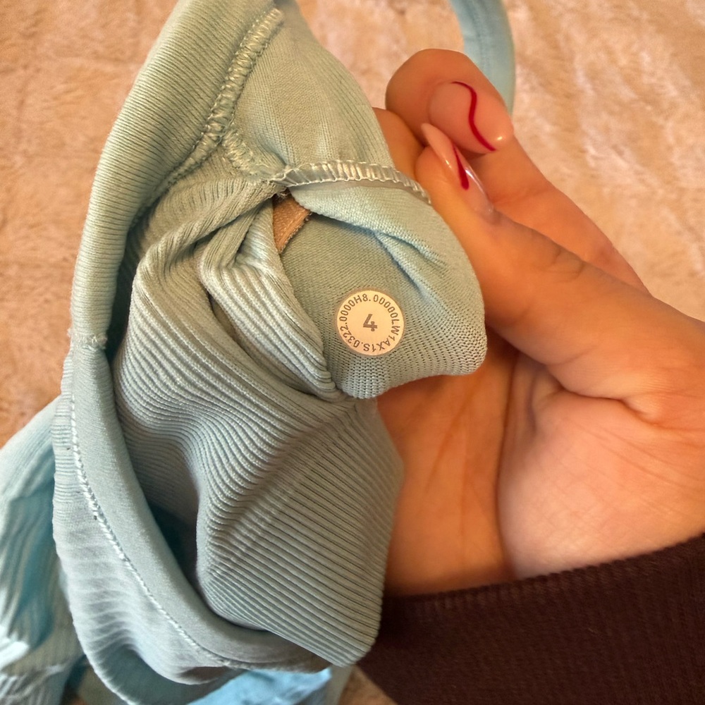 Women's Lulu Ebb to street Tank! - Picture 3 of 3